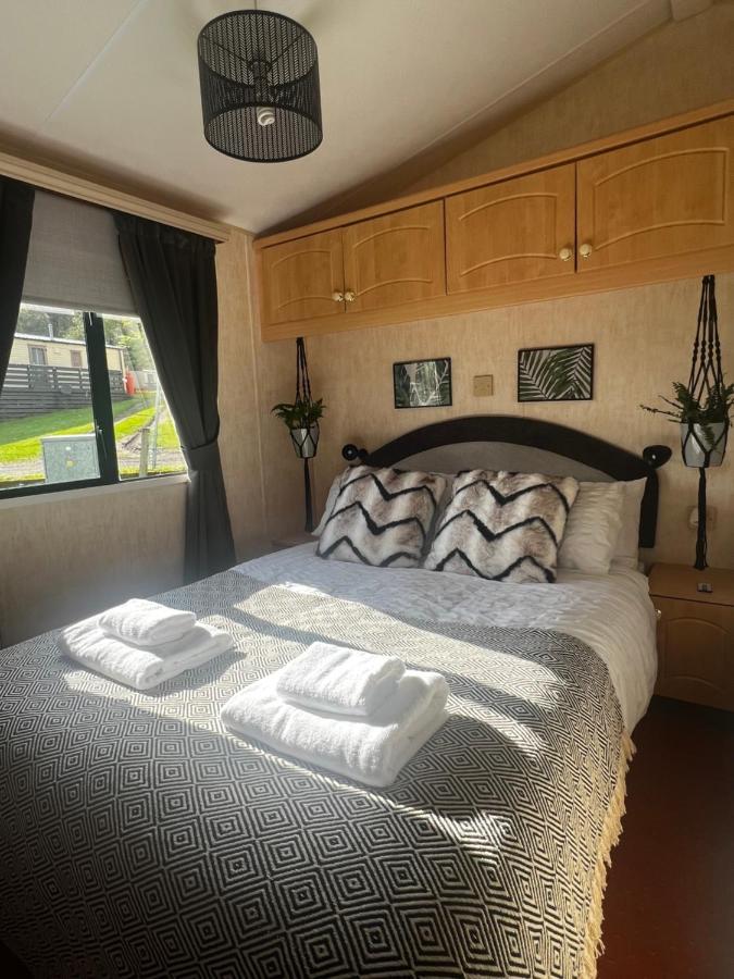 Jungle House No.26 At Three Lochs Holiday Park นิวตันสจวร์ต ภายนอก รูปภาพ