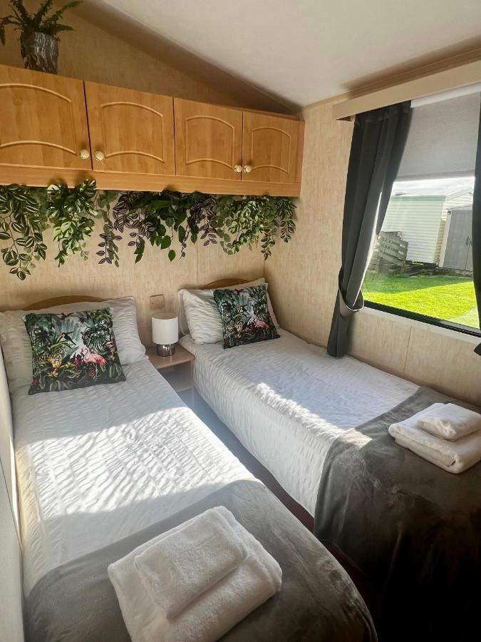 Jungle House No.26 At Three Lochs Holiday Park นิวตันสจวร์ต ภายนอก รูปภาพ